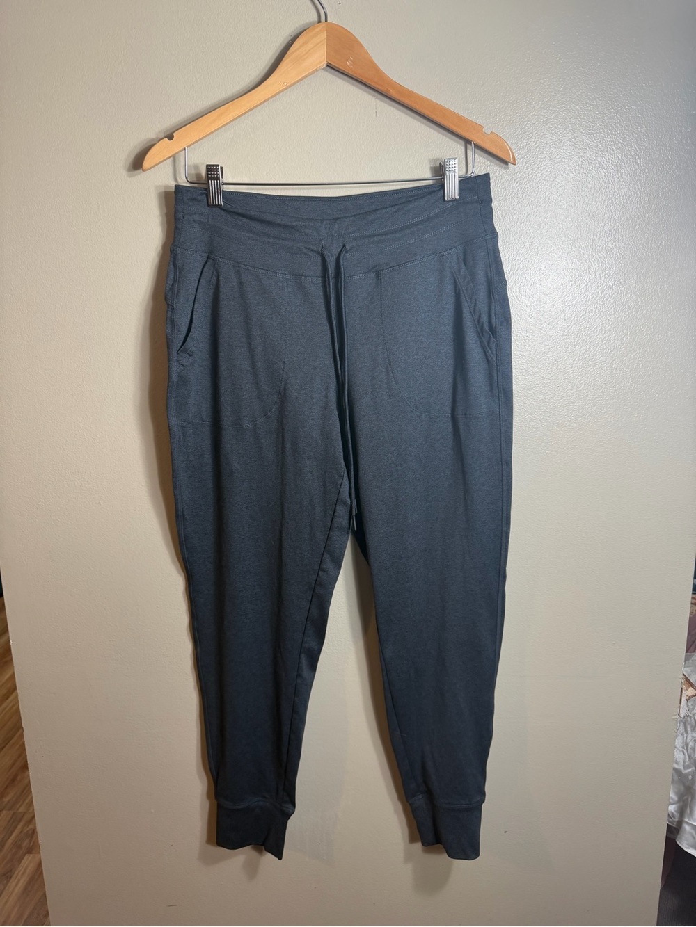 Lolë Gray Athletic Jogger Pants Women’s Medium Drawstring Stretch